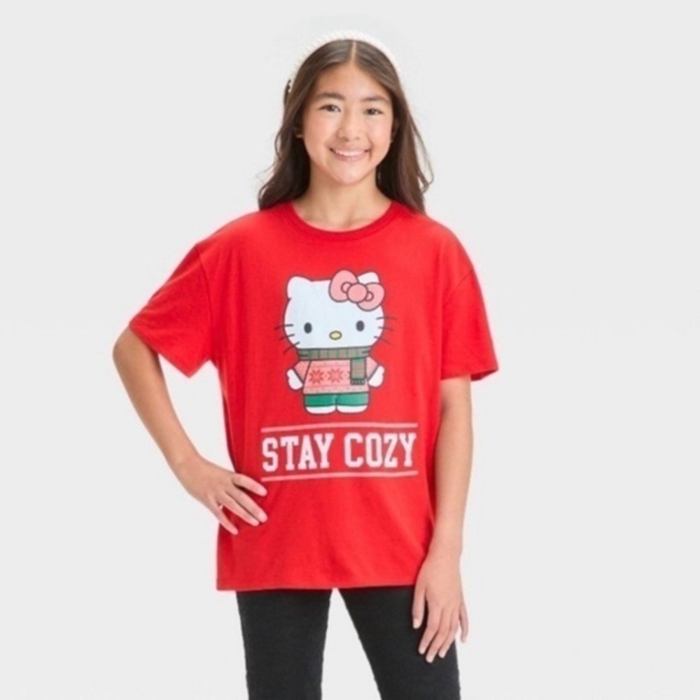 NWT. HELLO KITTY Girls’ Oversized Stay Cozy T-Shirt